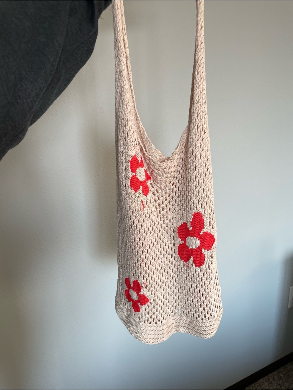 Amazon Cream Knit Shoulder Bag with Red Floral Accents